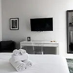 Contrasti - Black & White Apartament *